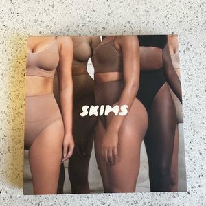 SKIMS CORE CONTROL BRIEF
SIENNA XXS/XS